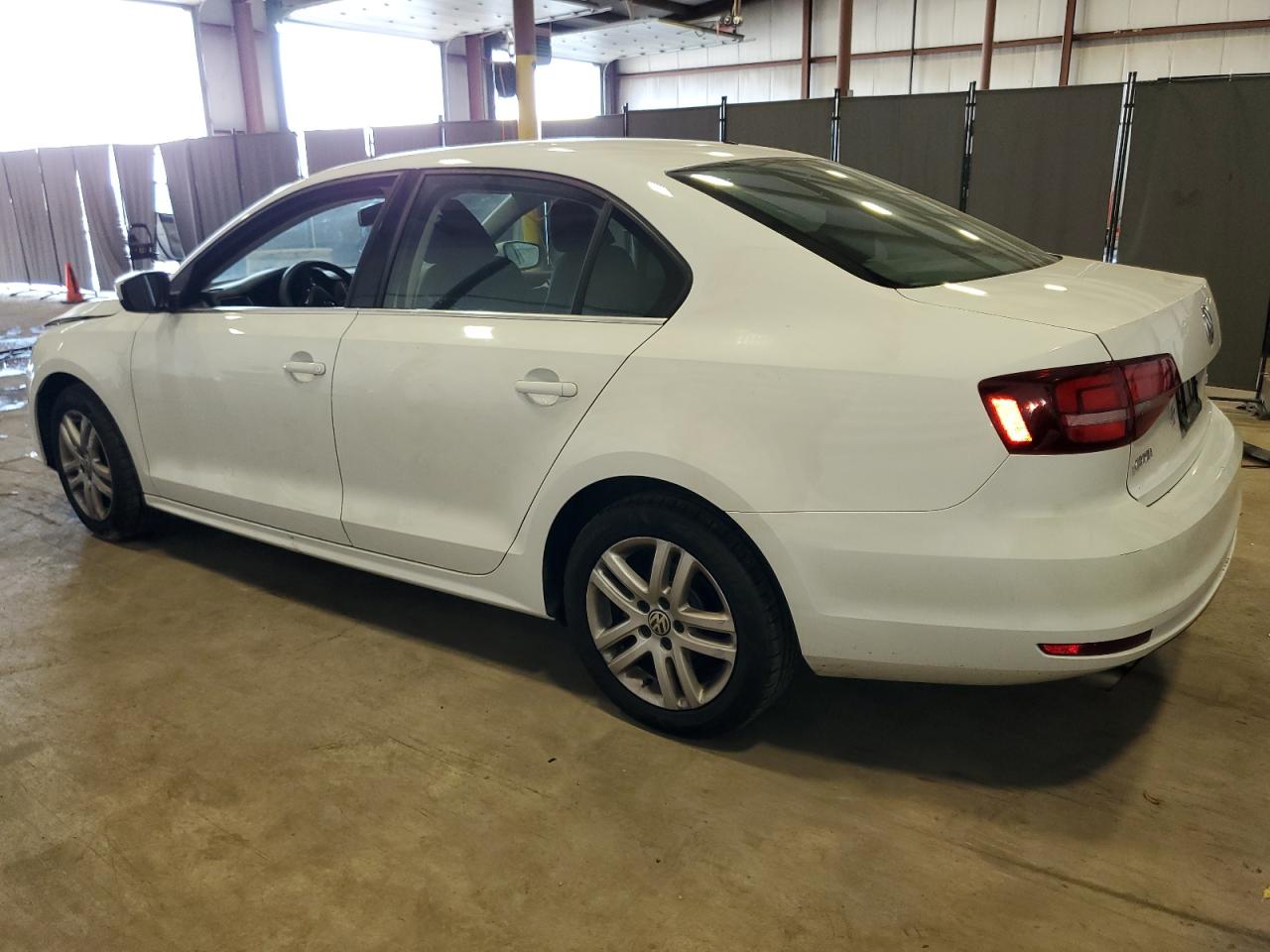 3VW2B7AJ6HM241523 2017 VOLKSWAGEN JETTA - Image 2