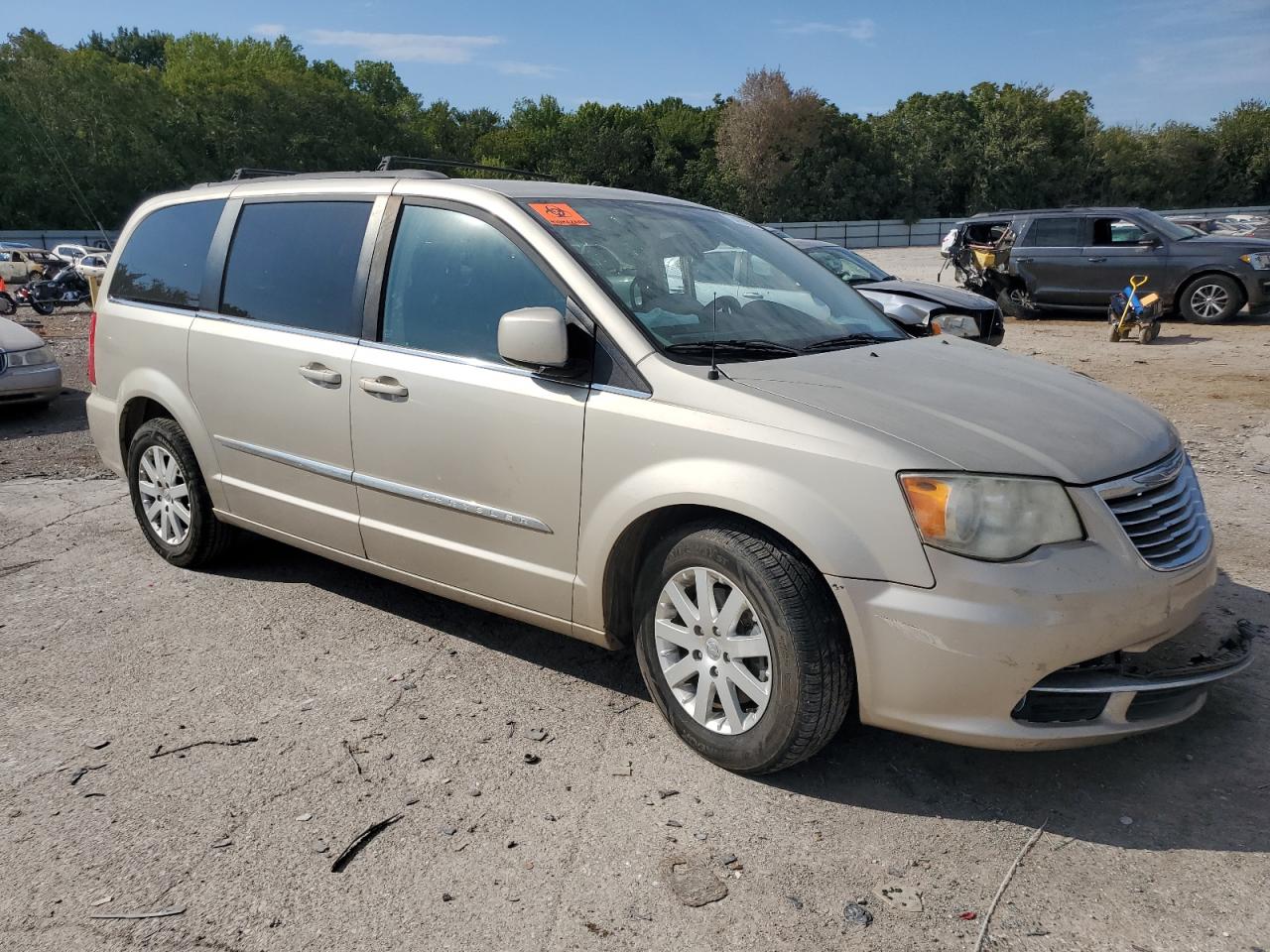2014 Chrysler Town & Country - Image 4