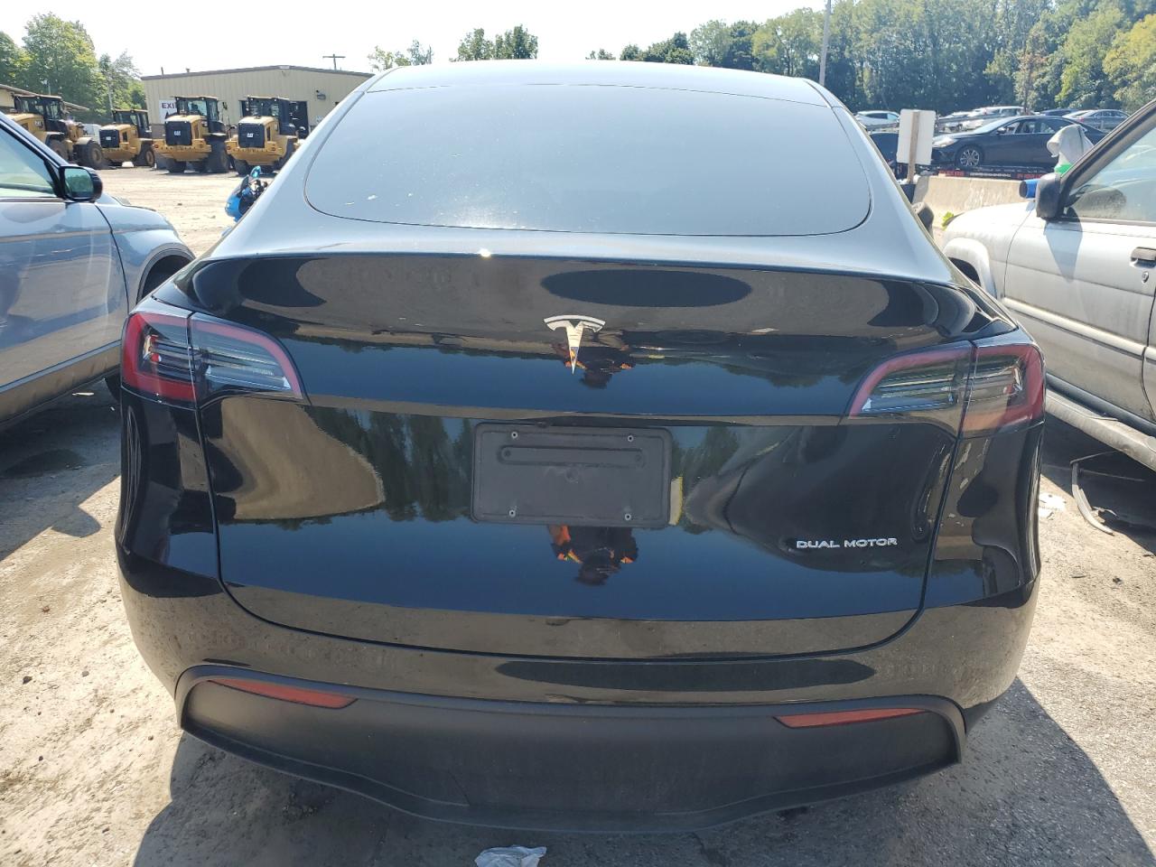 7SAYGAEE0PF925563 2023 Tesla Model Y