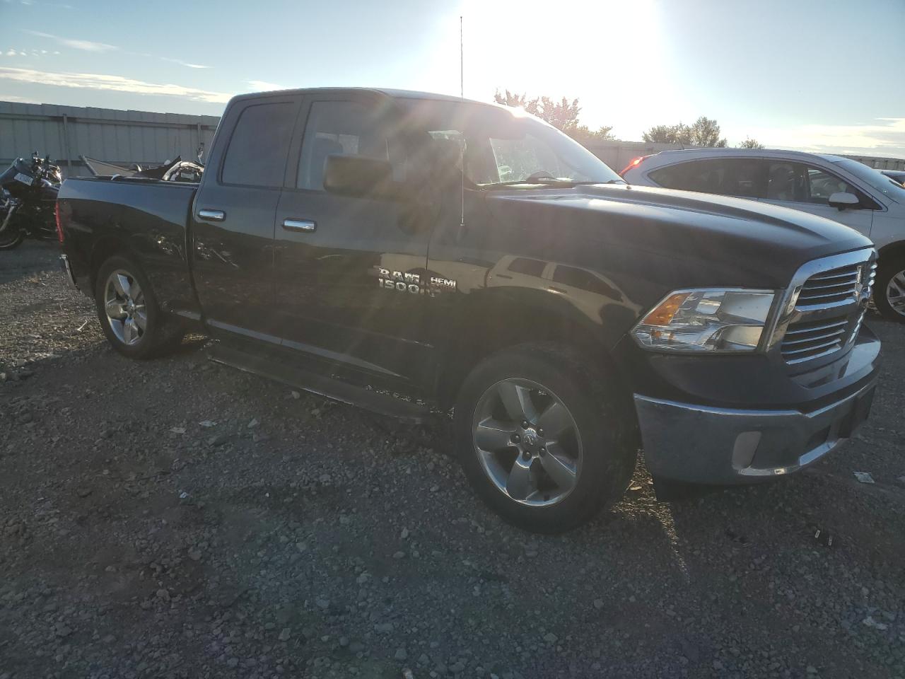 2016 RAM 1500 - Image 4