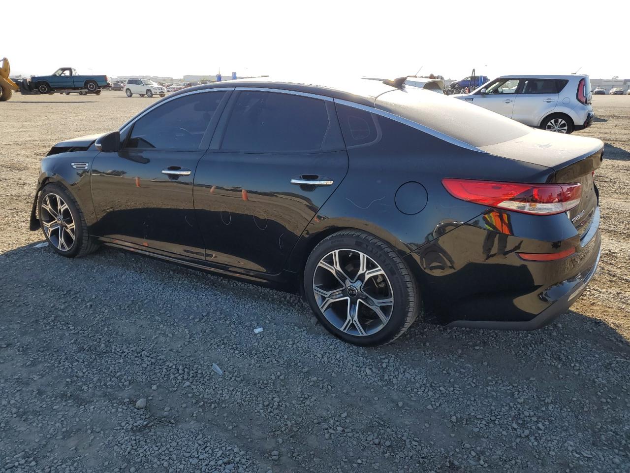 5XXGT4L36KG325367 2019 KIA OPTIMA - Image 2