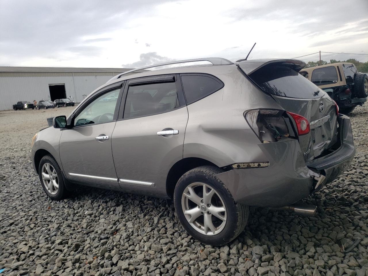 2011 Nissan Rogue - Image 2