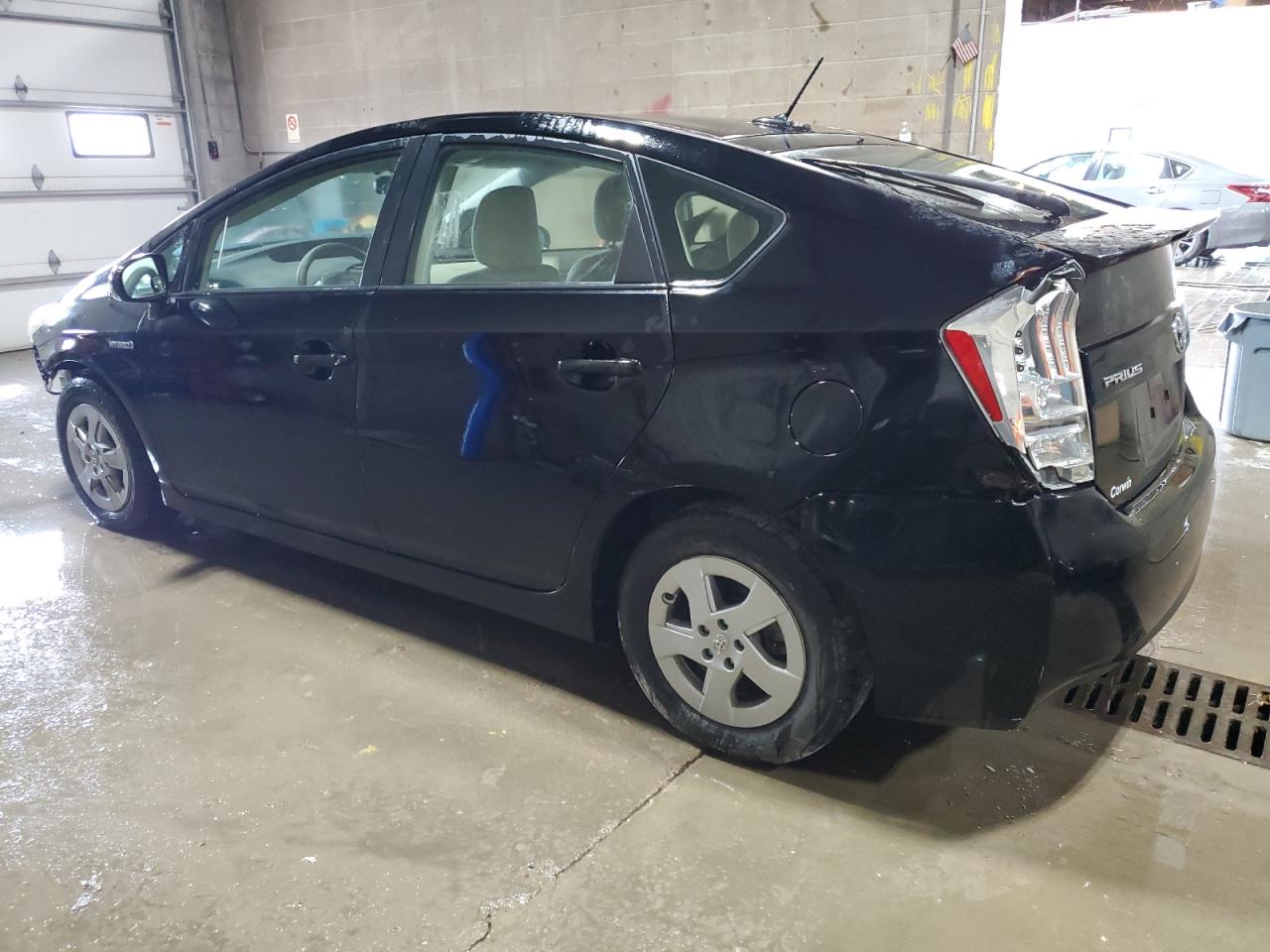 2011 Toyota Prius - Image 2