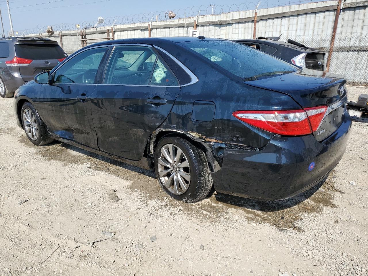 4T4BF1FK9FR491595 2015 TOYOTA CAMRY - Image 2