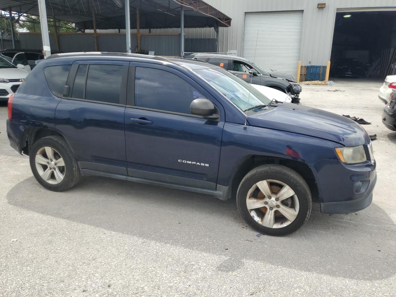 VIN 1C4NJCBA6GD560702 2016 JEEP COMPASS no.4