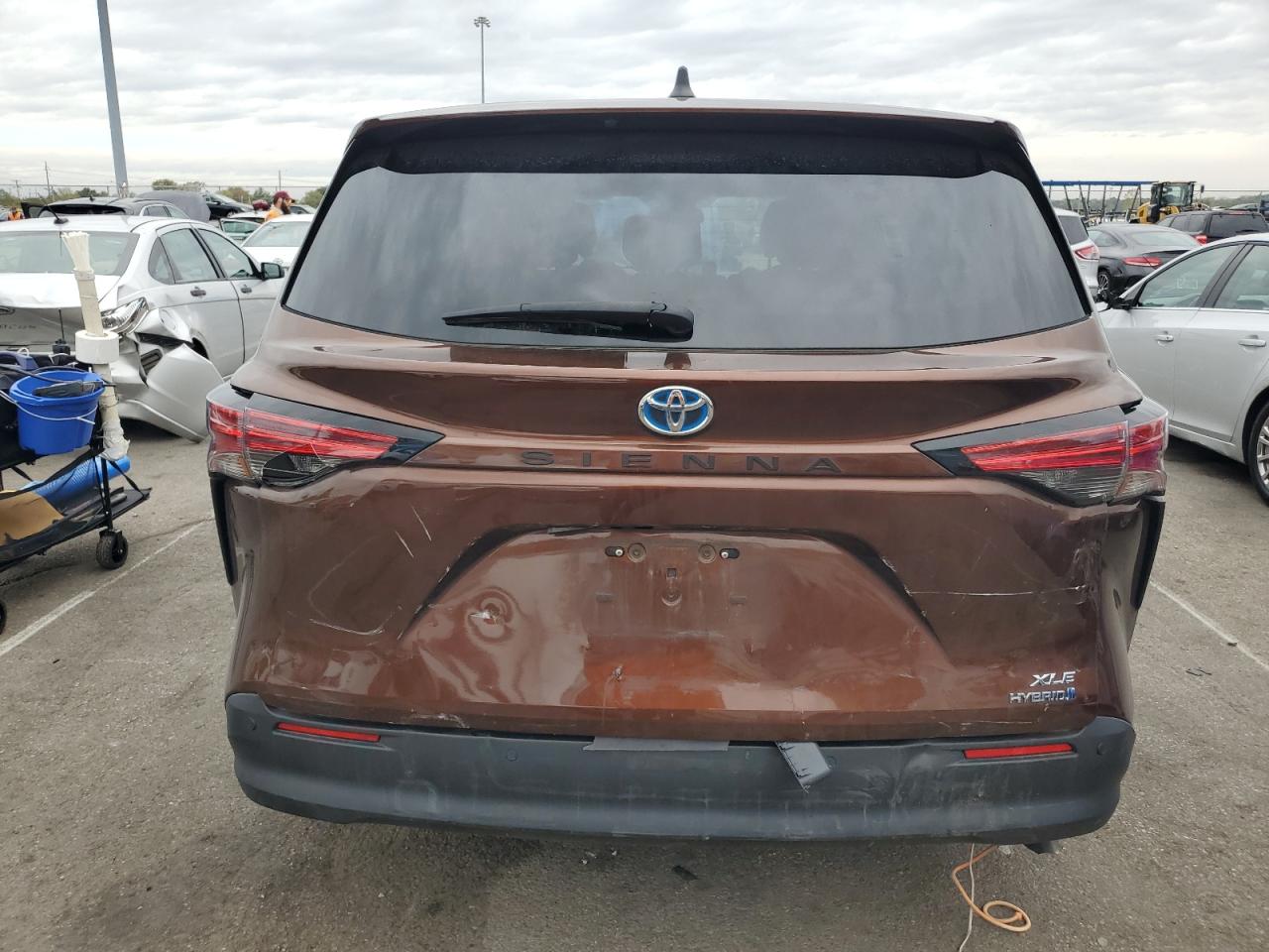 5TDYRKEC6MS017492 2021 Toyota Sienna Xle