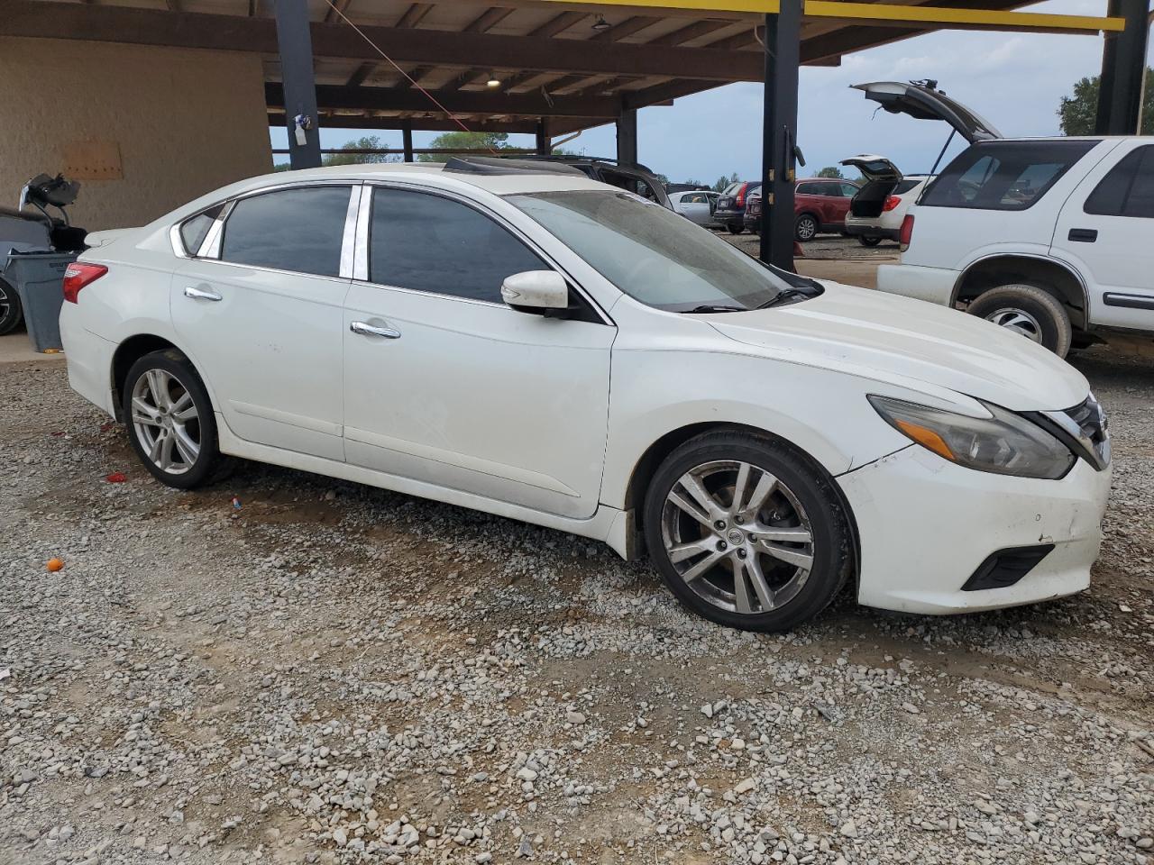 2016 Nissan Altima - Image 4