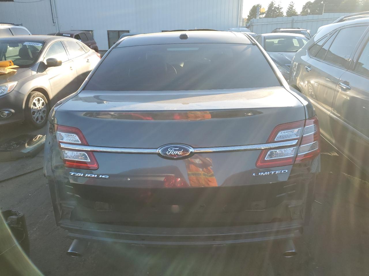 1FAHP2F88GG111605 2016 Ford Taurus Limited