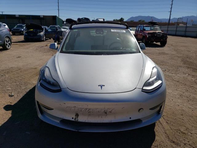  TESLA MODEL 3 2018 Сріблястий