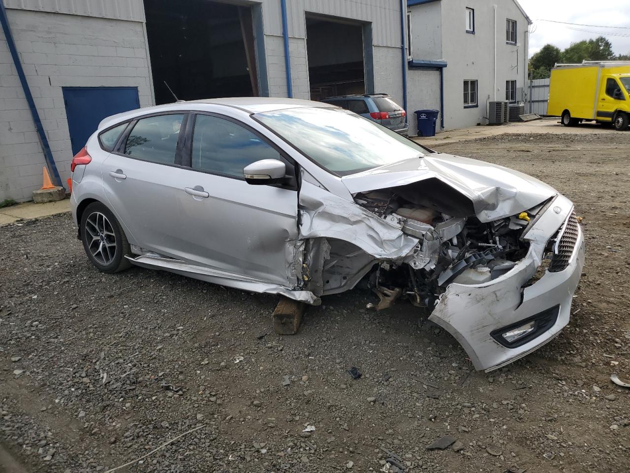 1FADP3K2XGL300382 2016 Ford Focus Se