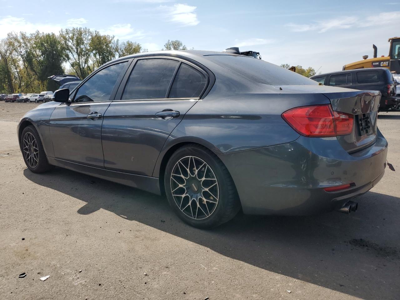 VIN WBA3B3C52DF533418 2013 BMW 3 SERIES no.2