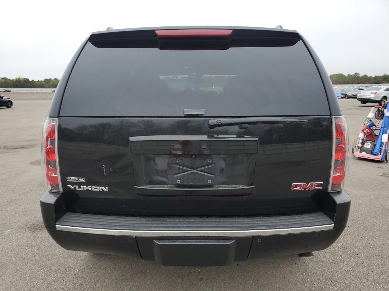 1GKFK032X9R202293 2009 GMC Yukon Denali