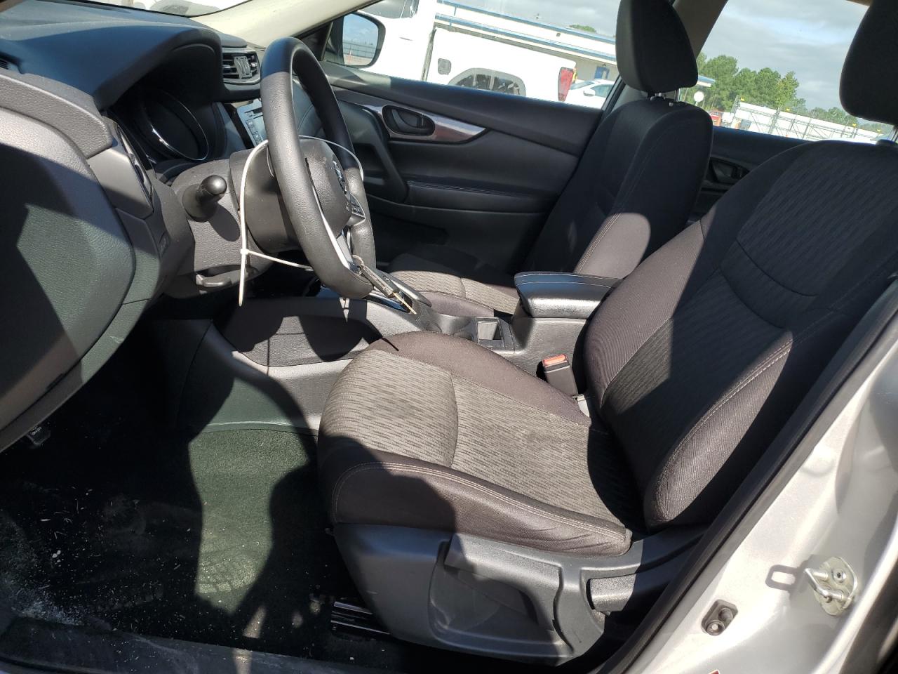 2020 Nissan Rogue - Image 7