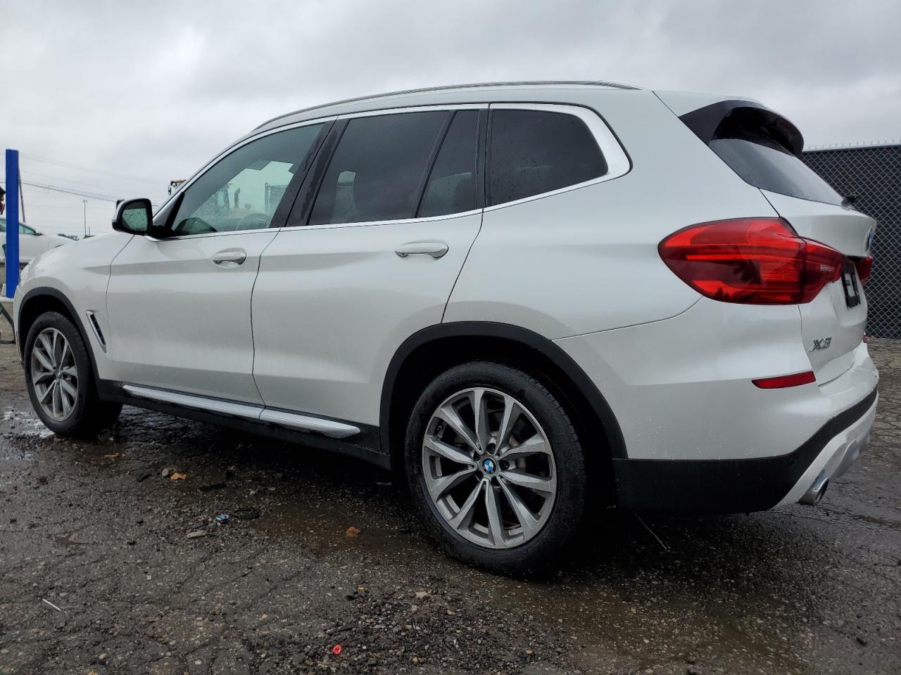 VIN 5UXTR7C56KLE98503 2019 BMW X3 no.2