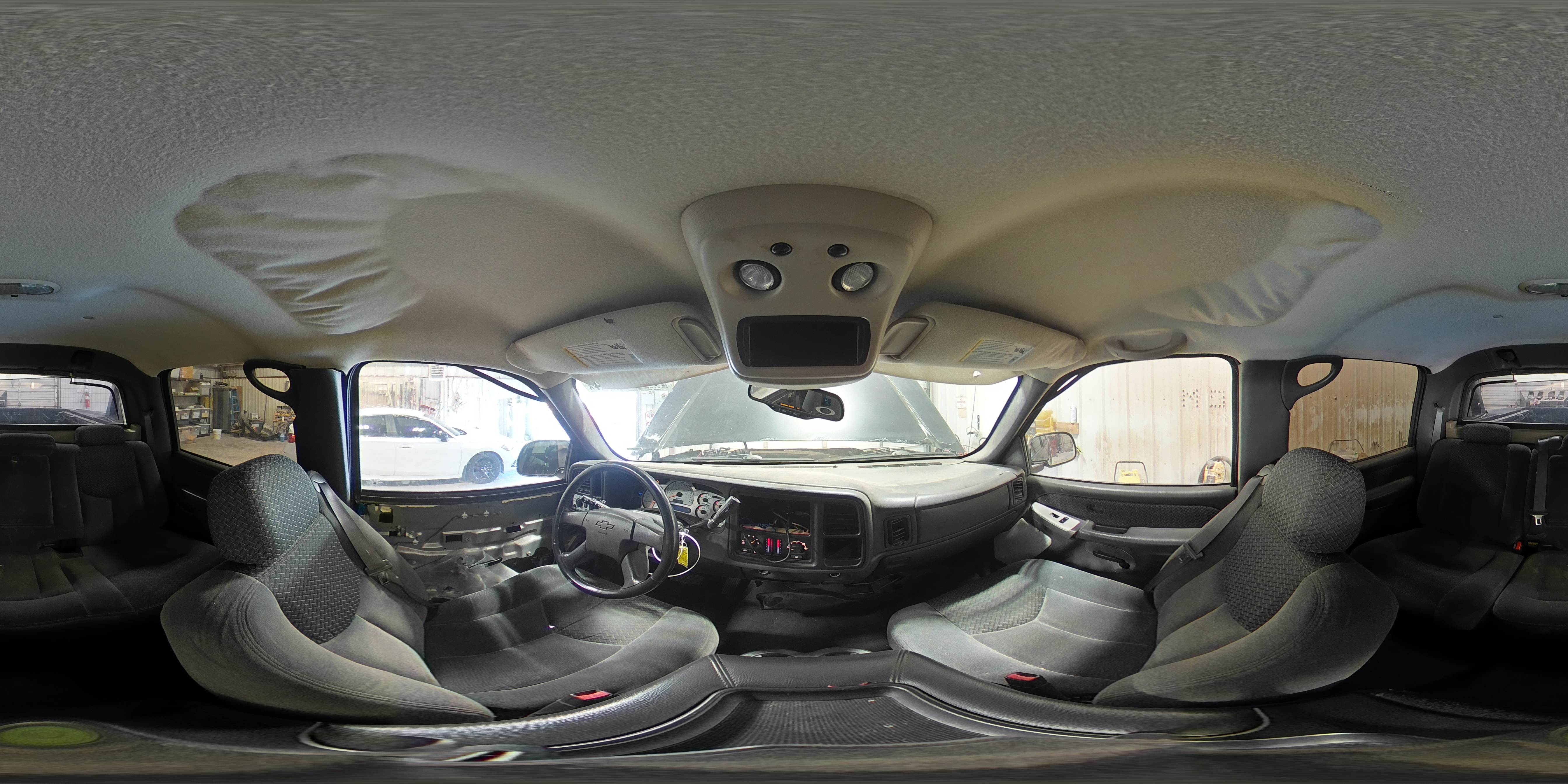 2004 Chevrolet Avalanche - Image 13