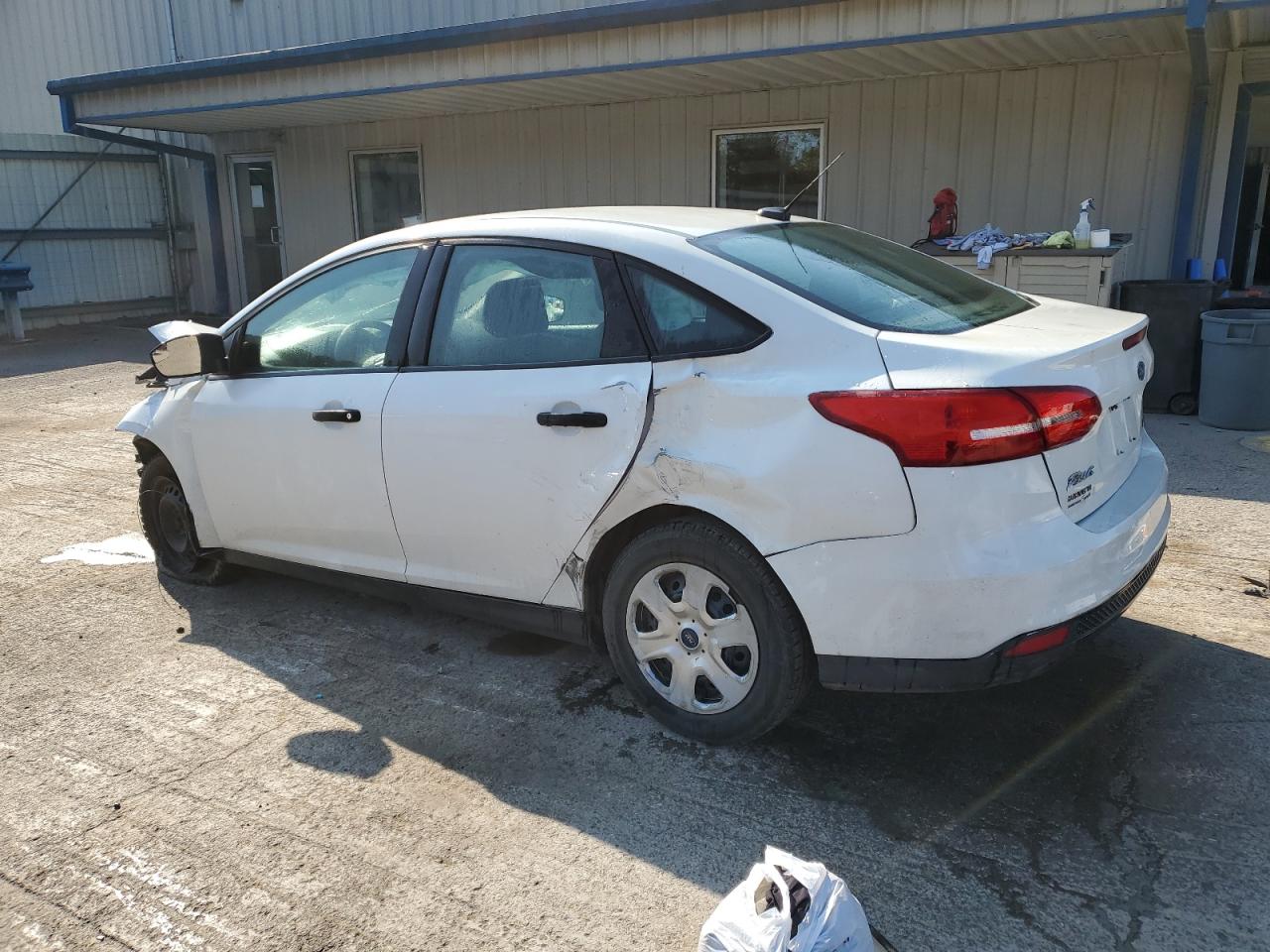 1FADP3E26FL323779 2015 FORD FOCUS - Image 2