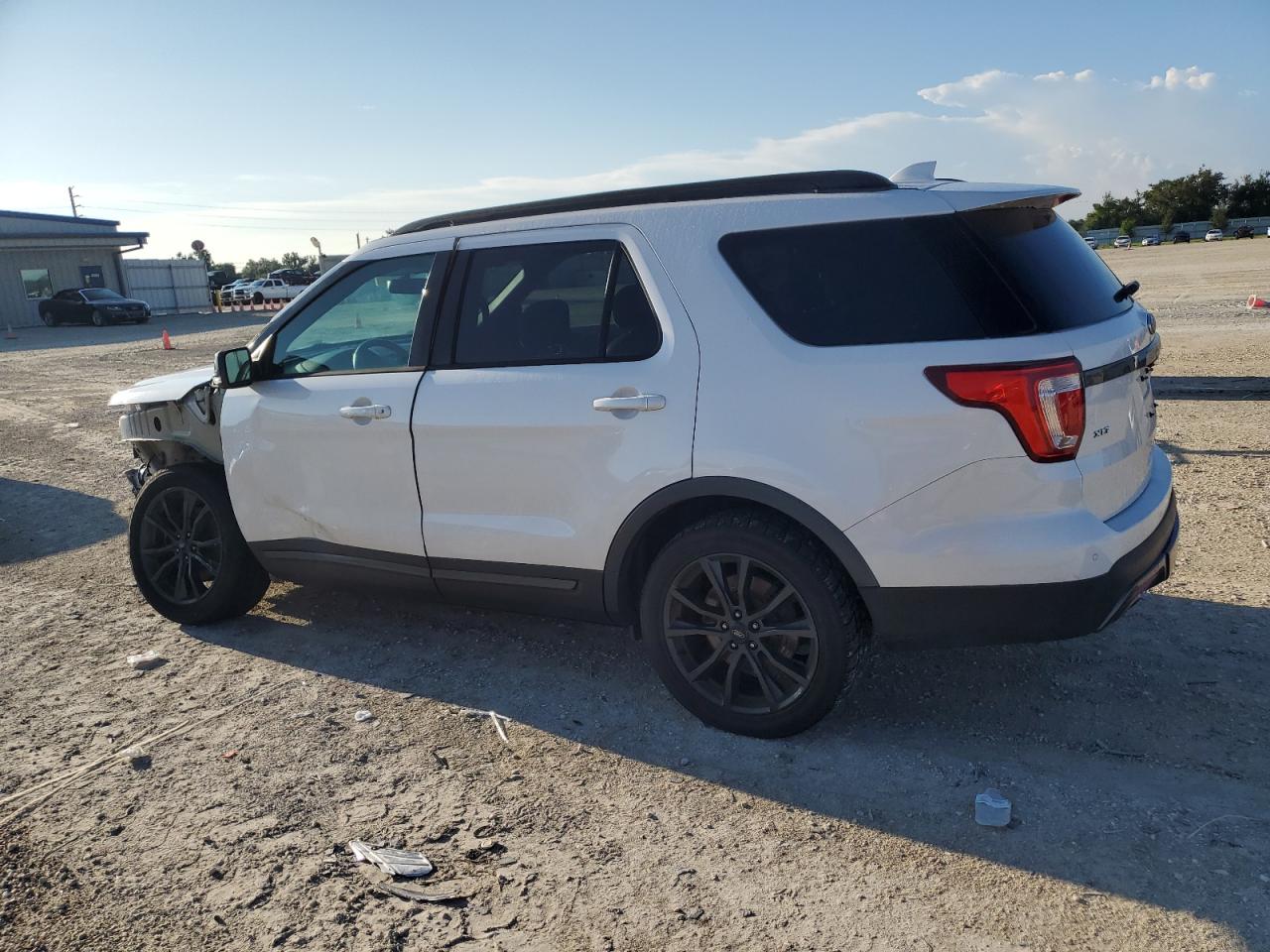 1FM5K7D8XHGD36200 2017 FORD EXPLORER - Image 2