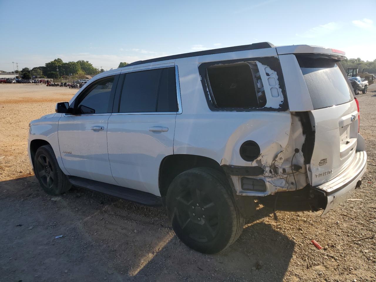 1GNSCAKC5JR121530 2018 CHEVROLET TAHOE - Image 2