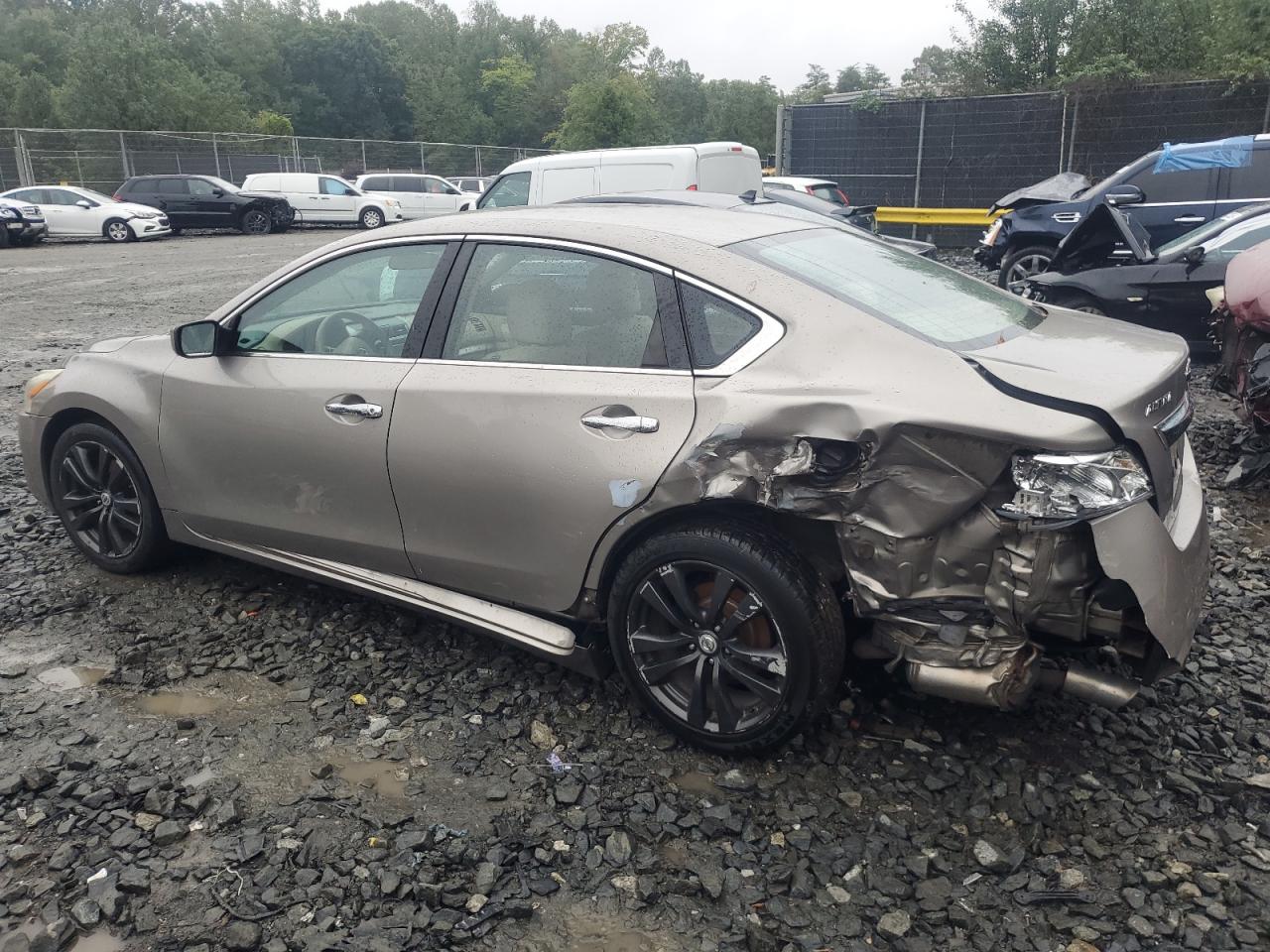 2014 Nissan Altima - Image 2