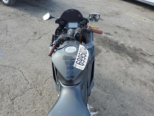 2019 YAMAHA YZFR3 