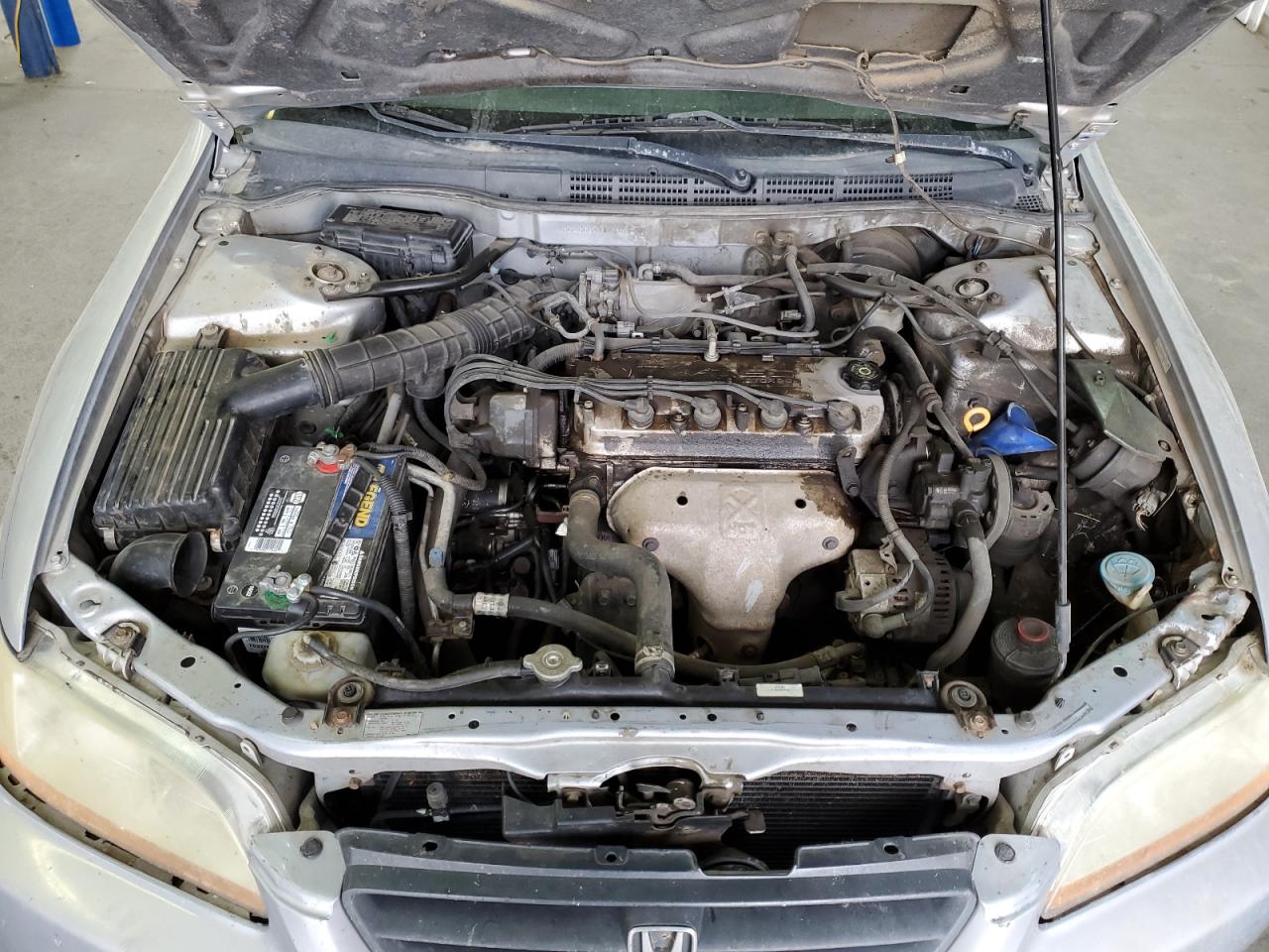 1HGCG5641WA162160 1998 Honda Accord Lx