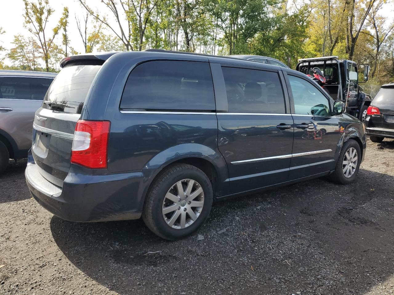 2013 Chrysler Town & Country - Image 3