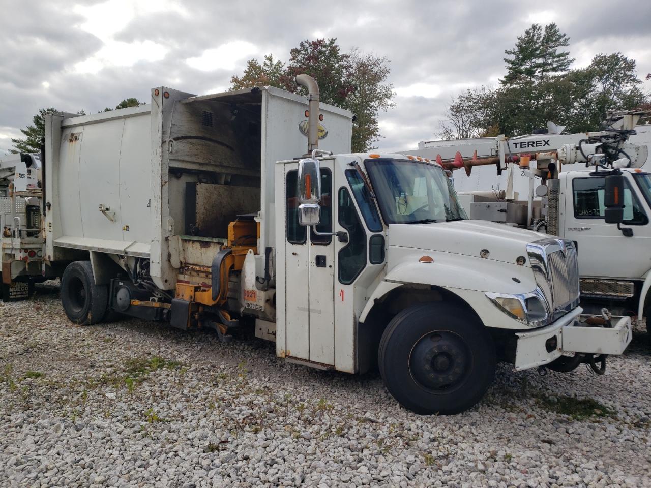2005 International 7000 7400 white other diesel 1HTWCAAR95J148169 photo #1