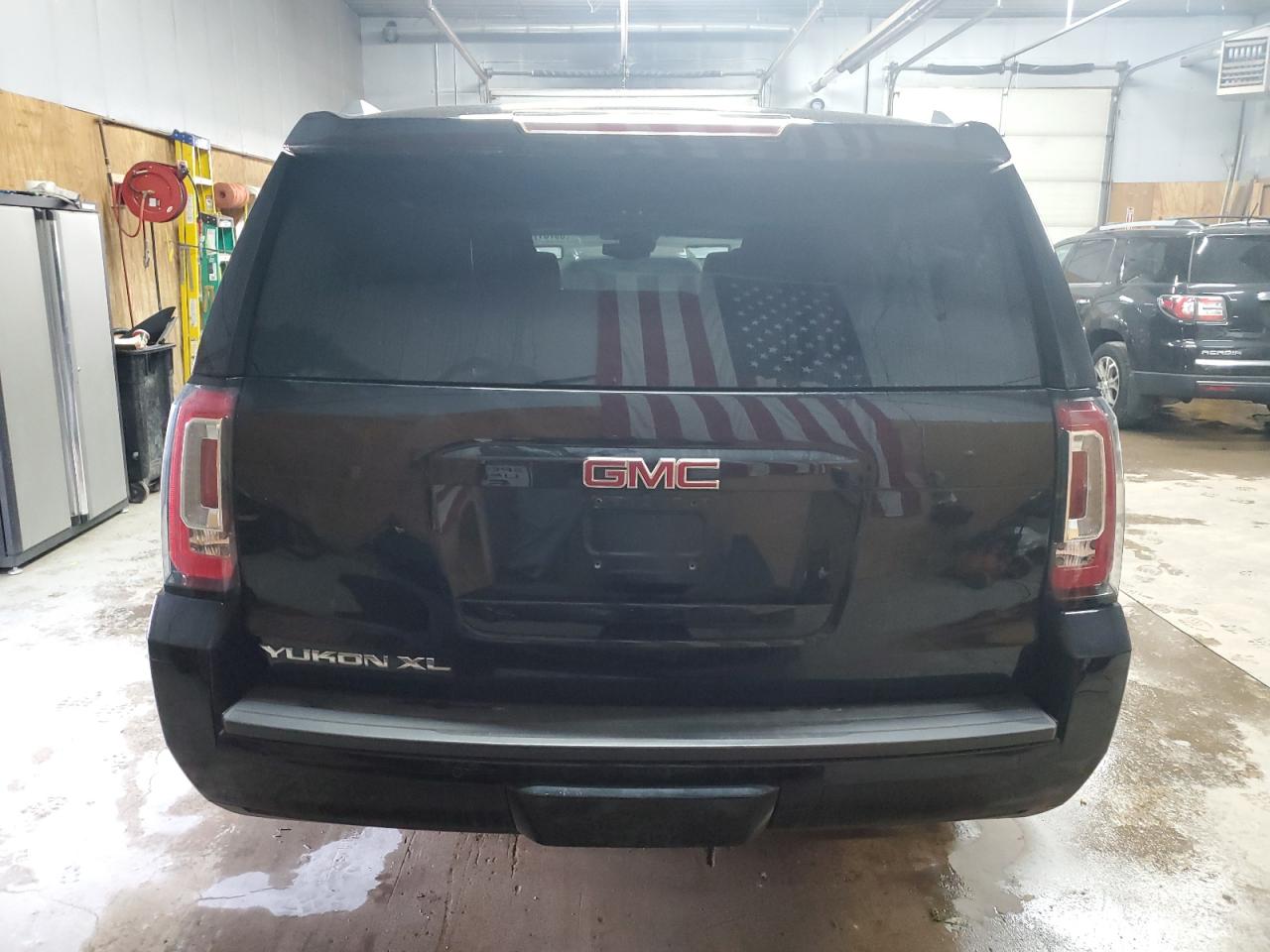 1GKS2GKC4HR165998 2017 GMC Yukon Xl K1500 Slt