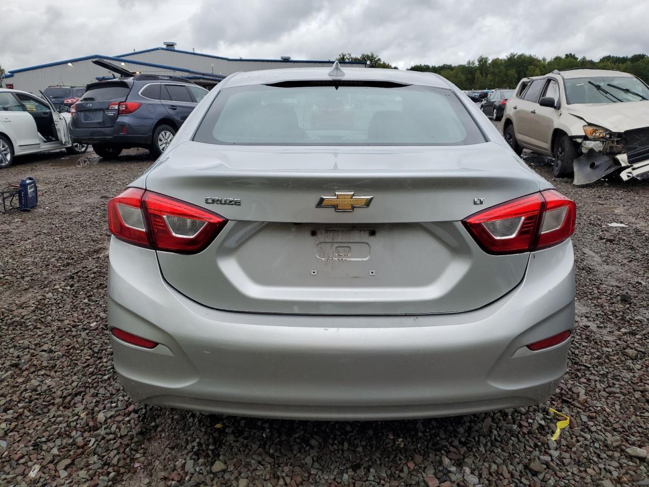 1G1BE5SM0J7113083 2018 Chevrolet Cruze Lt