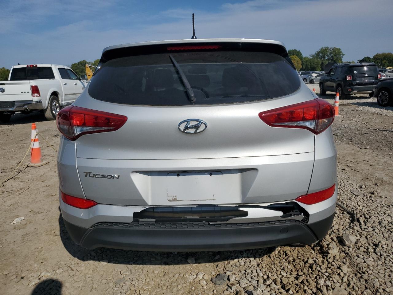 KM8J23A4XJU764204 2018 Hyundai Tucson Se