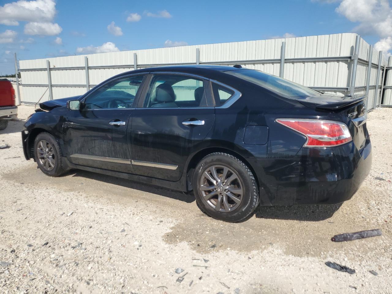 2015 Nissan Altima - Image 2