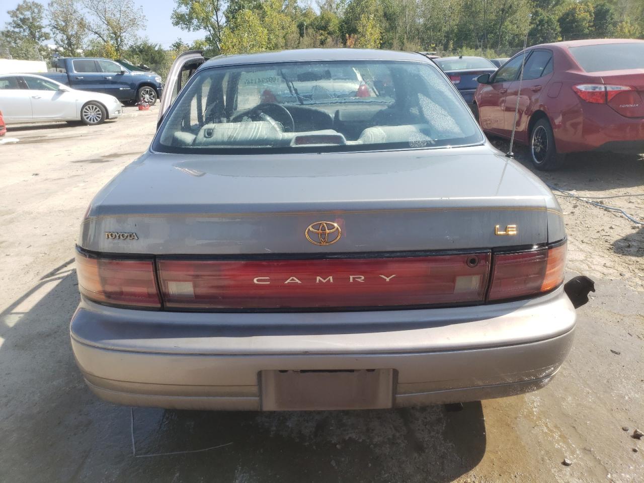 1994 Toyota Camry Le VIN: 4T1SK12E2RU468556 Lot: 69294114