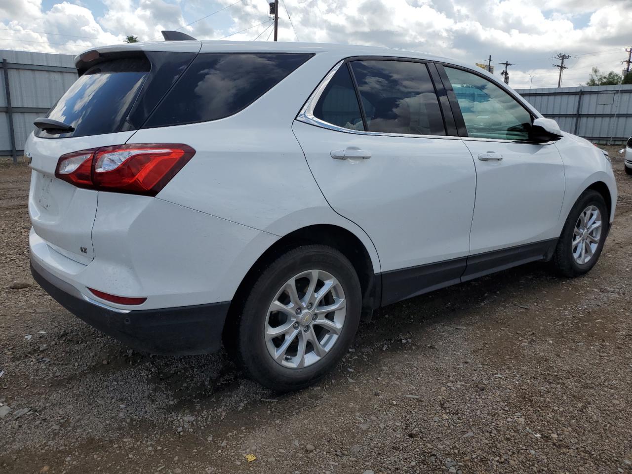 2020 Chevrolet Equinox - Image 3