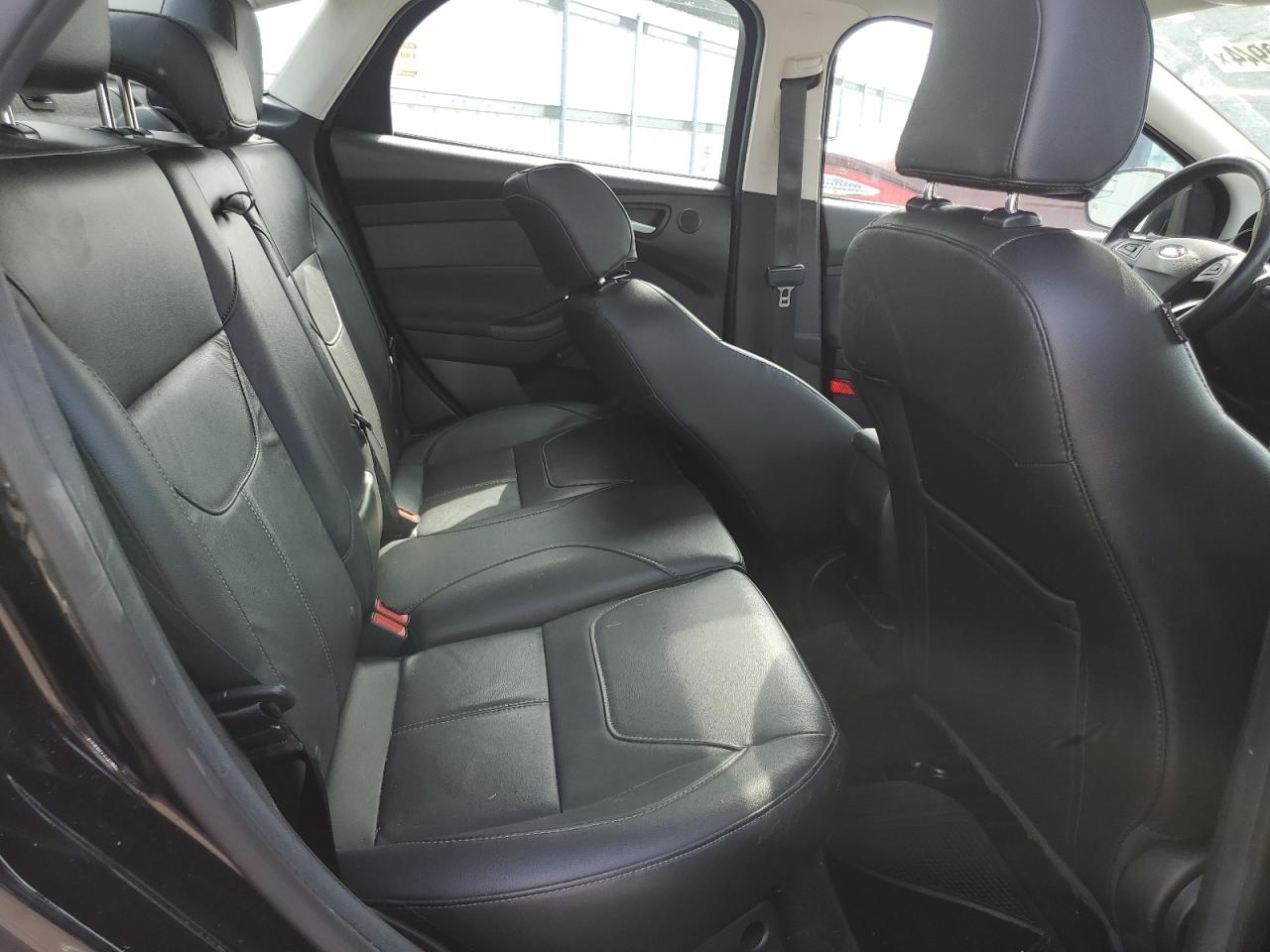 1FADP3J23JL235397 2018 Ford Focus Titanium