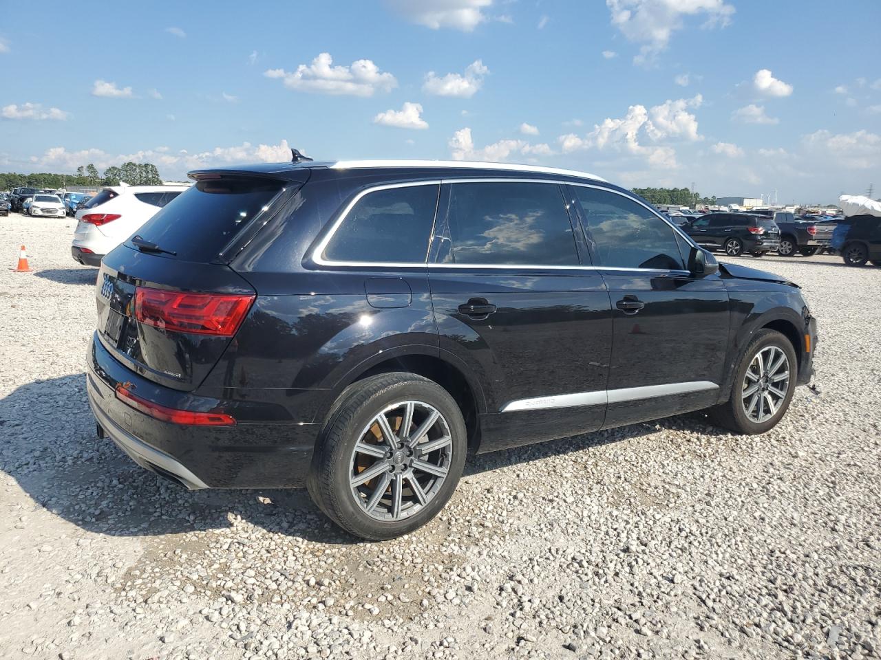 WA1LHAF75KD041990 2019 Audi Q7 Premium Plus