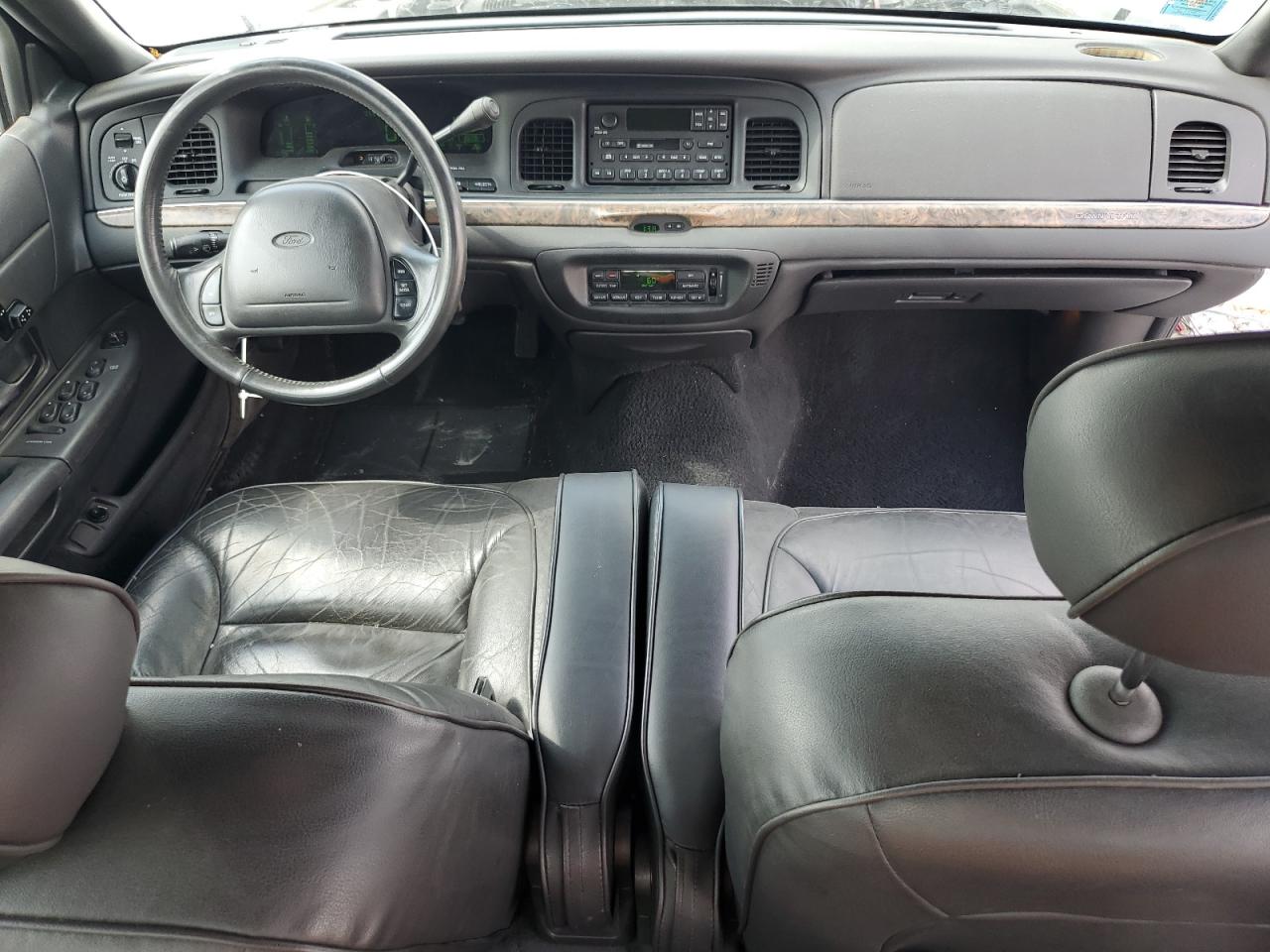 2000 Ford Crown Victoria Lx VIN: 2FAFP74W0YX131199 Lot: 72509934