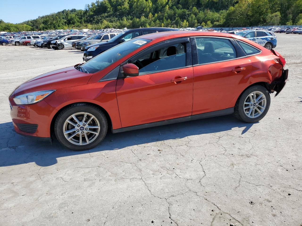 VIN 1FADP3F20JL292424 2018 FORD FOCUS no.1