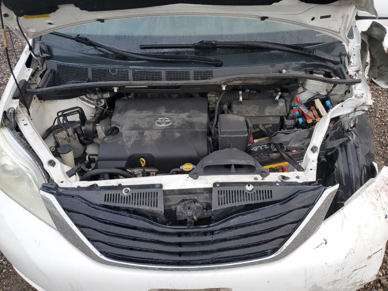 2011 Toyota Sienna - Image 12