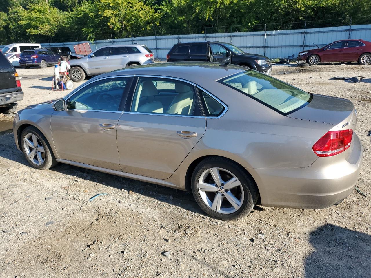 1VWAT7A33FC088897 2015 VOLKSWAGEN PASSAT - Image 2