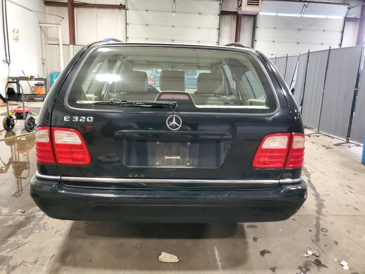 1998 Mercedes-Benz E 320 4Matic VIN: WDBJH82F1WX010399 Lot: 70320424