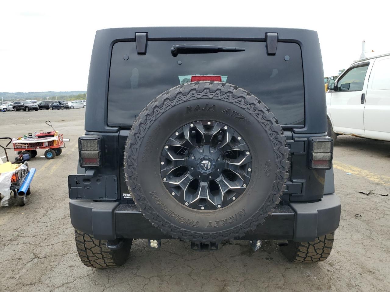 1C4HJWDG4FL564638 2015 Jeep Wrangler Unlimited Sport