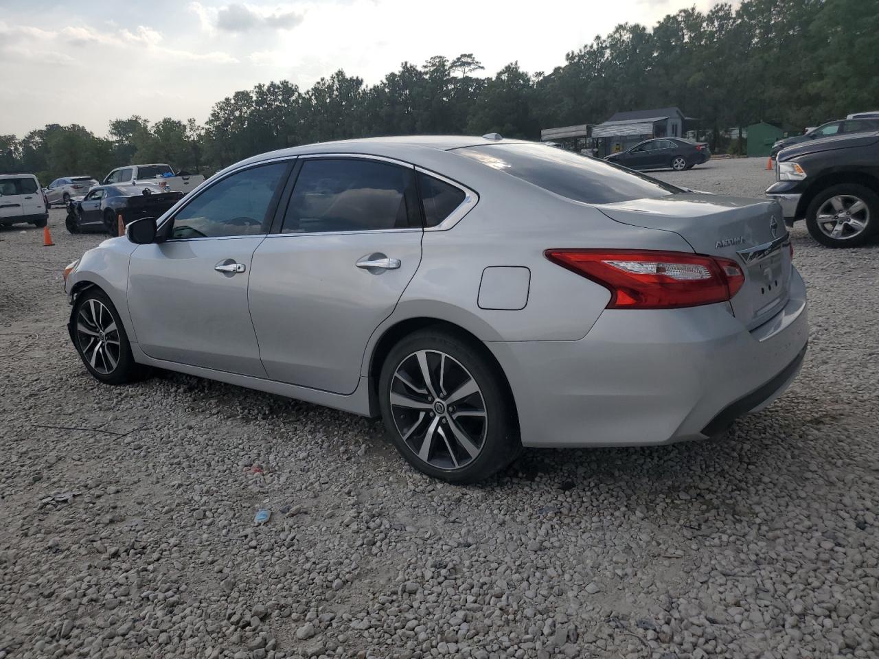 2017 Nissan Altima - Image 2