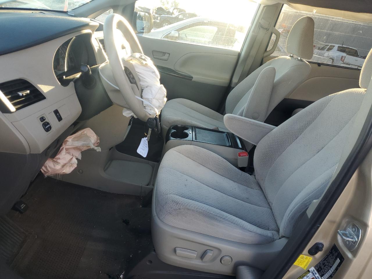 2012 Toyota Sienna - Image 7