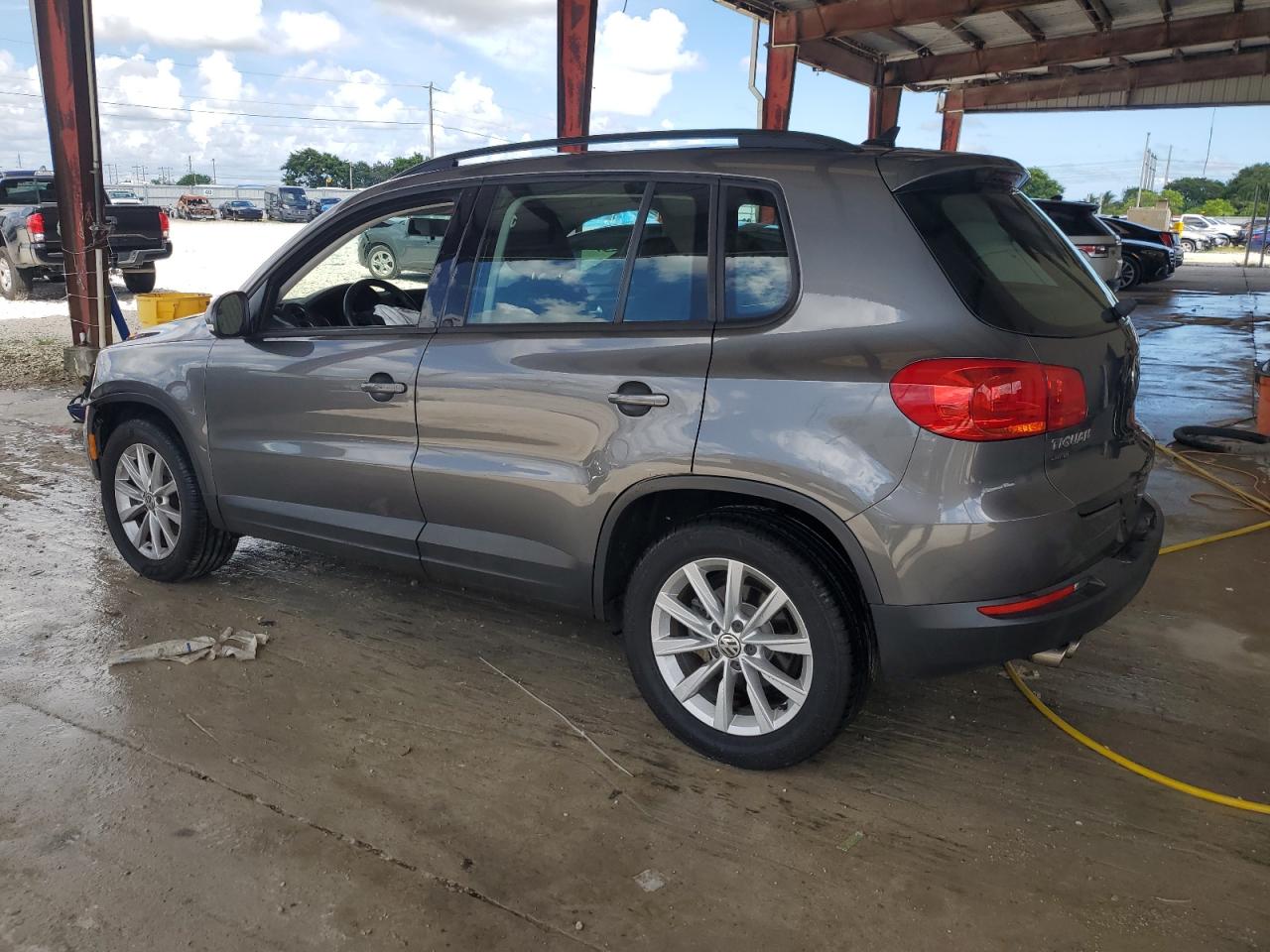 WVGAV7AX5JK006016 2018 VOLKSWAGEN TIGUAN - Image 2