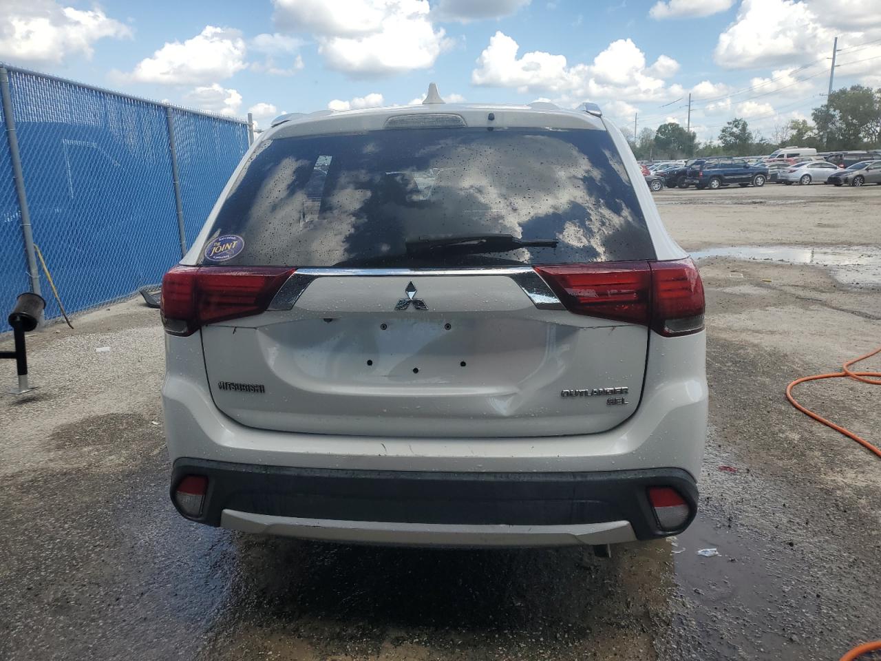 2017 Mitsubishi Outlander - Image 6