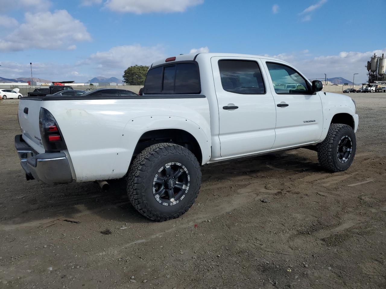 2011 Toyota Tacoma - Image 3