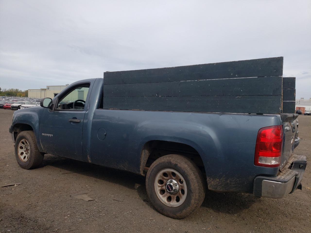 2011 GMC Sierra - Image 2
