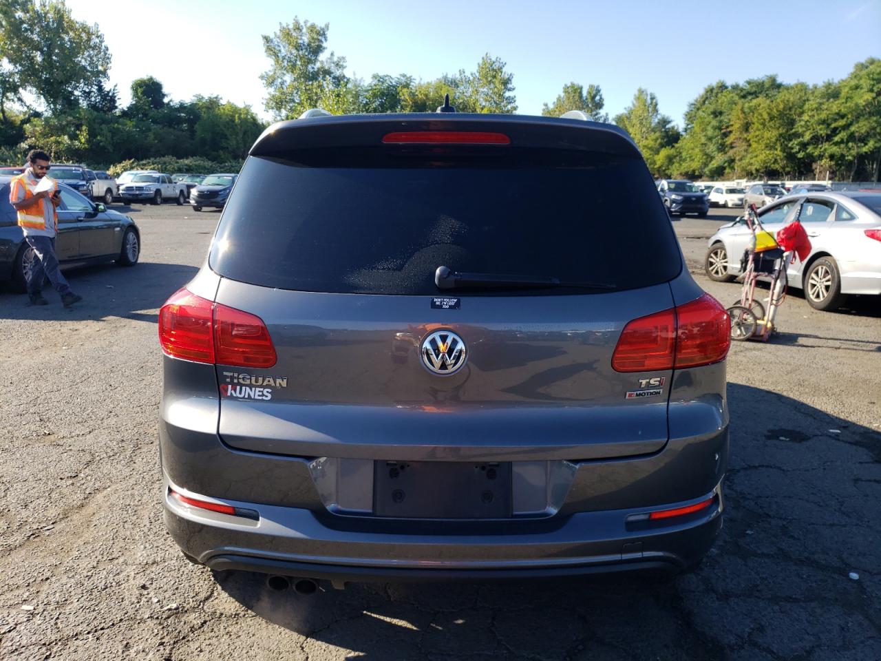 WVGBV7AX6GW052539 2016 Volkswagen Tiguan S