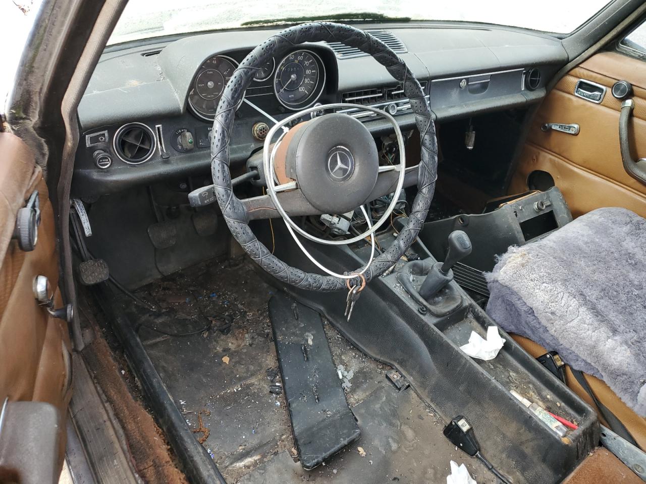 11511010240495 1972 Mercedes-Benz 240 Class