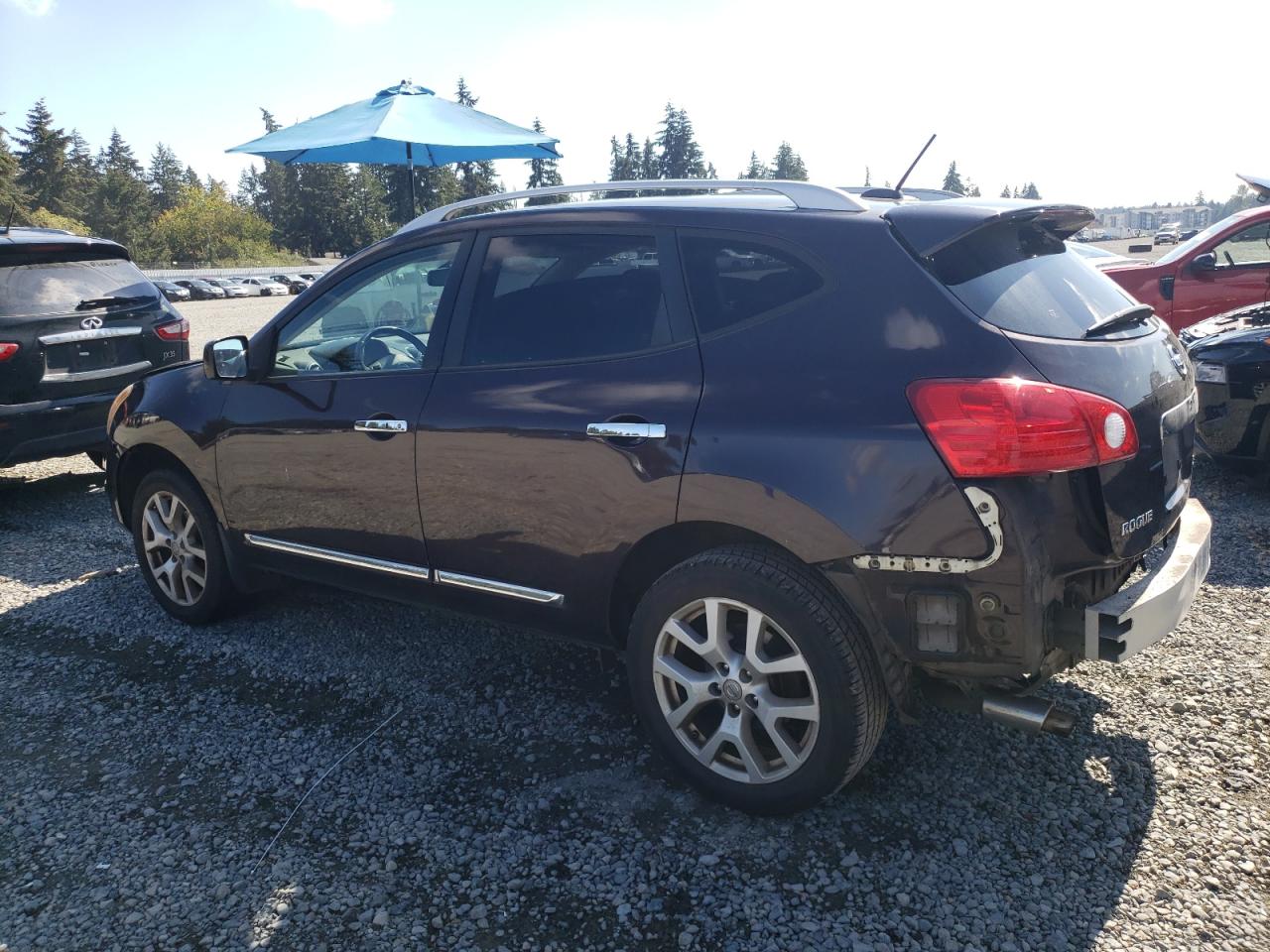 2011 Nissan Rogue - Image 2